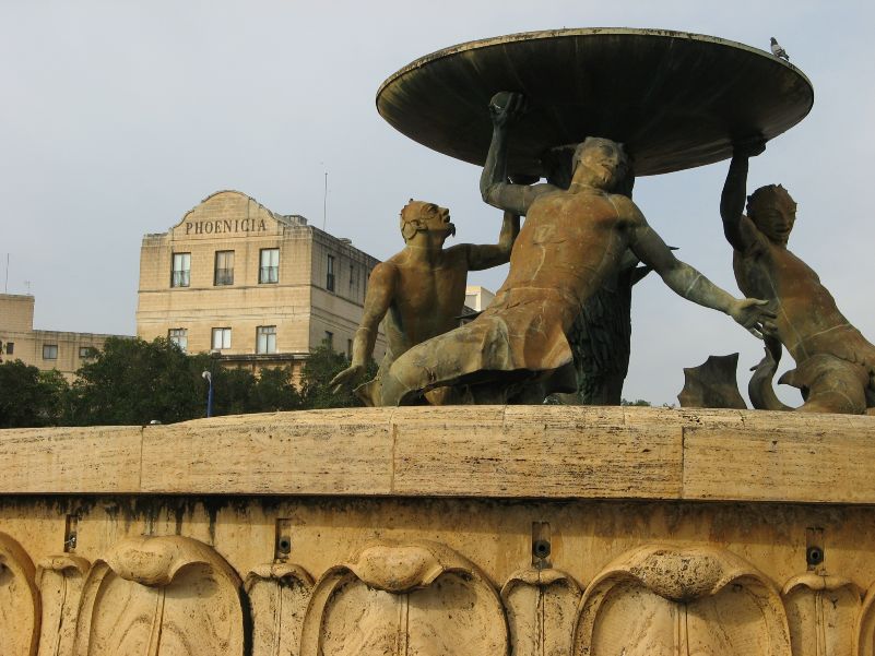 Malta, Brunnen (Triton Fountain) und Hotel Phoenicia