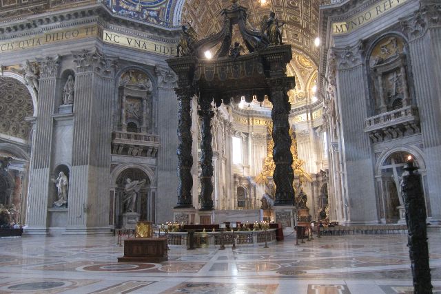 Petersplatz und Petersdom im Vatikan in Rom