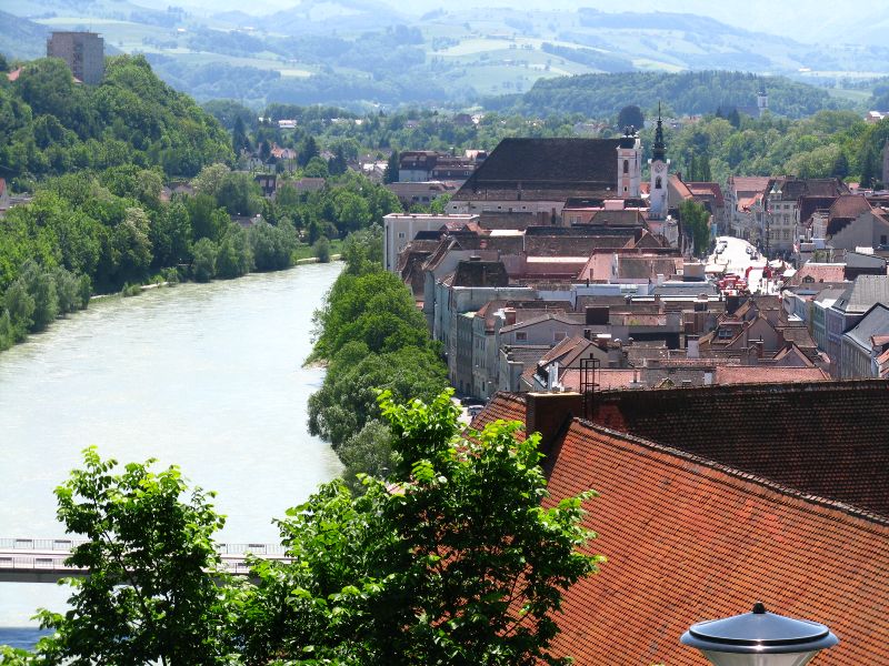 Stadt Steyr, Blick vom Tabor auf das Westufer der Enns
