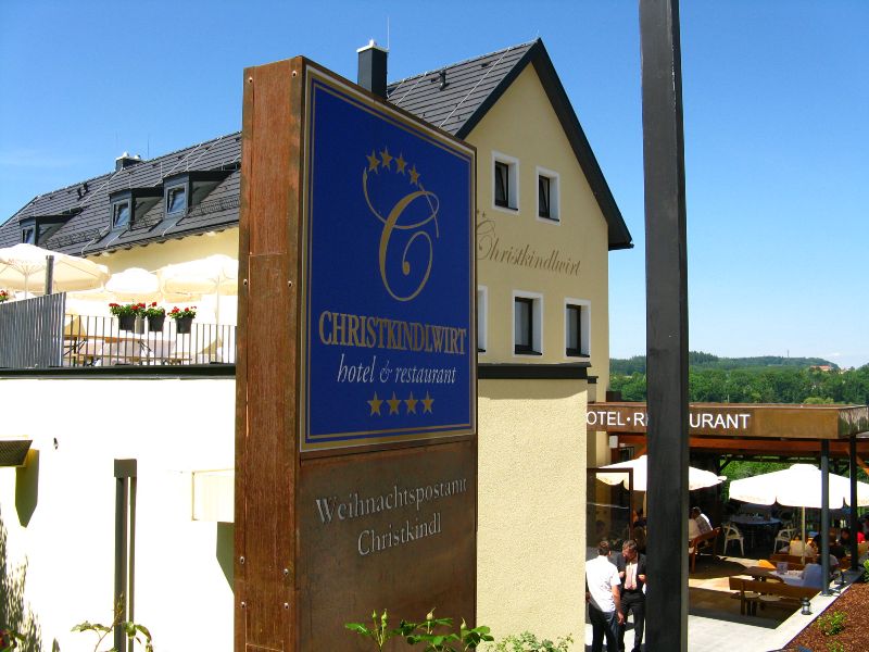 Wallfahrtskirche und Weihnachtspostamt Christkindl in Steyr