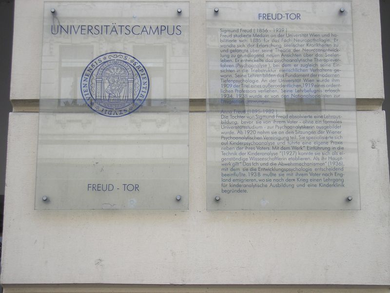 Freud Tor am Uni Campus Wien 9