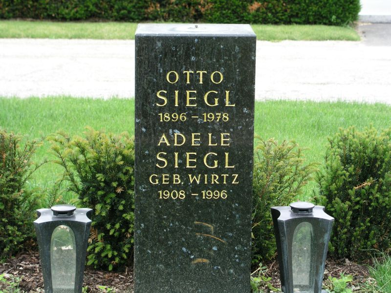 Ehrengrab von Otto und Adele Siegl auf dem Wiener Ehrenhain